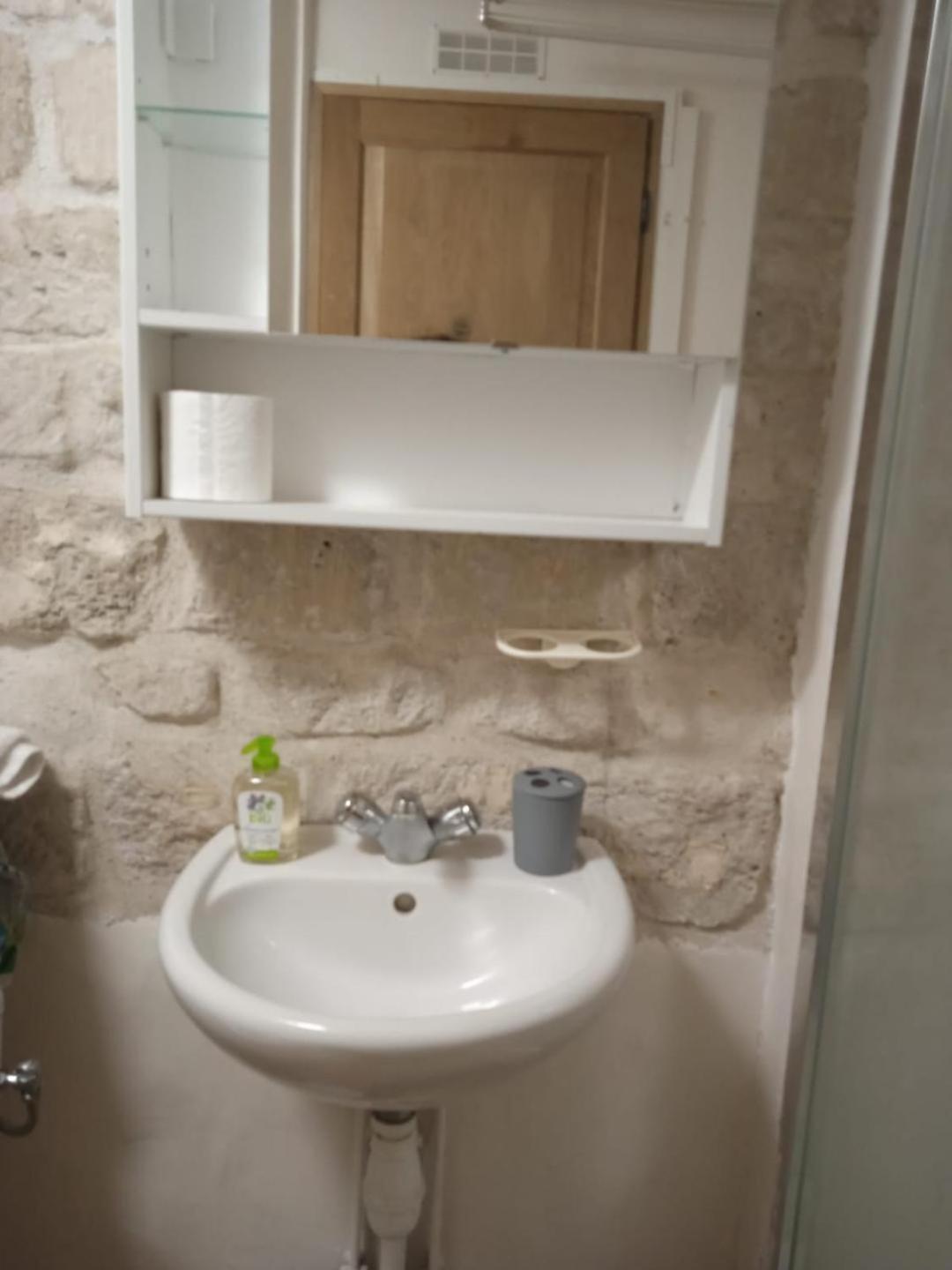 Appartamento Au Centre Historique De Parigi